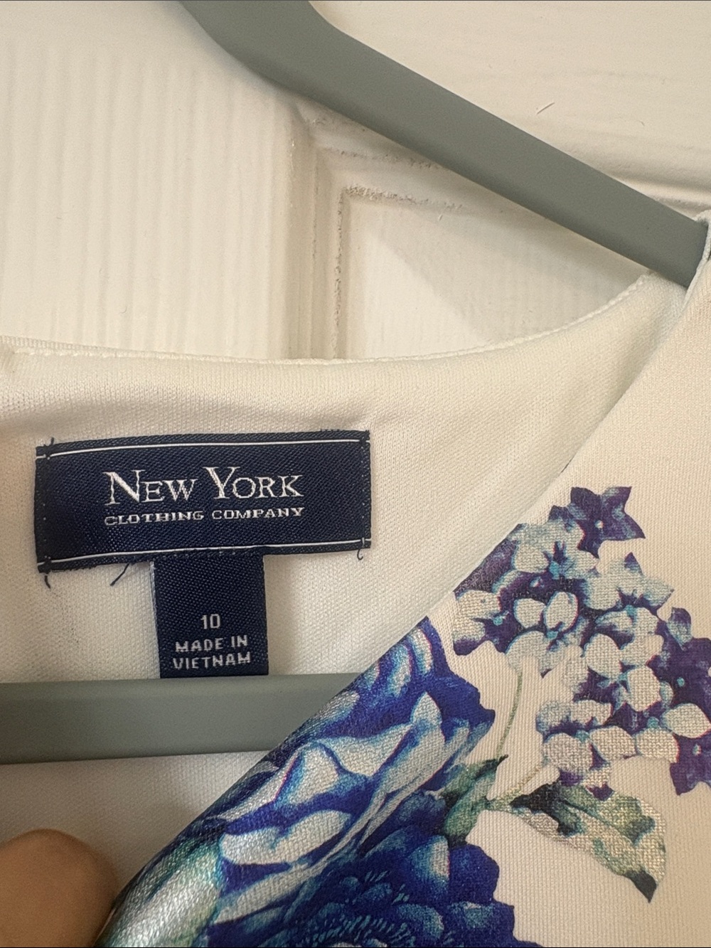 Sleeveless Floral Shift Dress - Blue on White - Picture 2 of 3